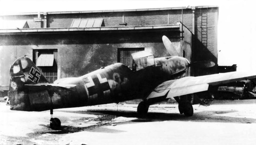 Messerschmitt Bf.109 K-4 из JG27, Hradec Králové Чехия, май 1945 года