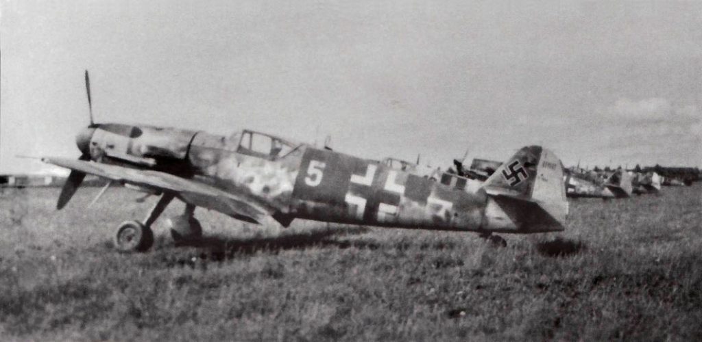 Messerschmitt Bf.109 G-10/U4 W.Nr 611048 II/JG52 Neubiberg 8 мая 1945 года