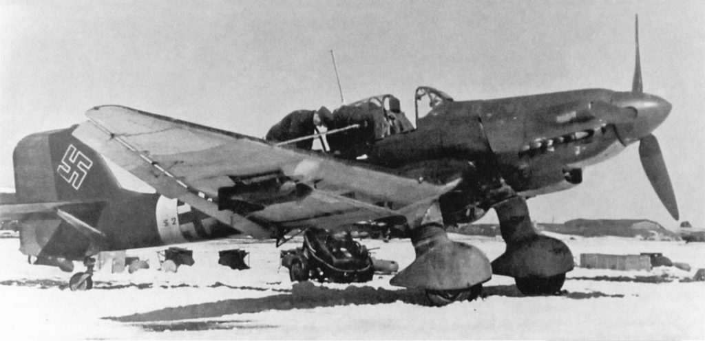 Junkers Ju.87 D-5 II/SG77 одна SC500 и четыре SC50 бомбы, зима 1943-1944 годов