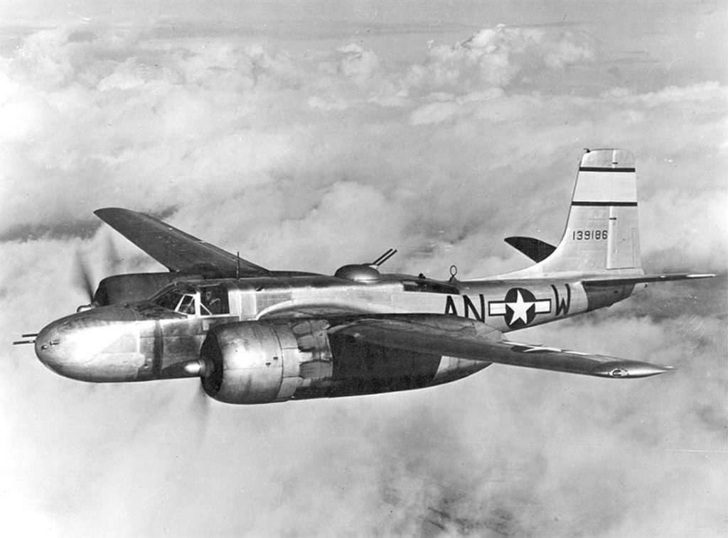 Douglas A-26B-15-DL Invader (s/n 41-39186) 386BG 553BS начало 1945 года