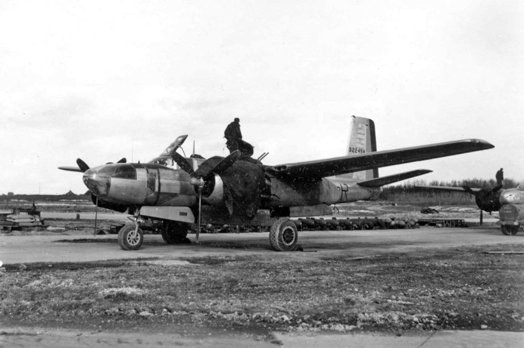 Douglas A-26C-20-DT Invader (s/n 43-22498, 5C-R) 416BG 671BS, Франция 2 апреля 1945 года