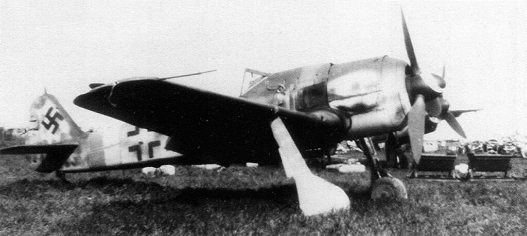 Focke-Wulf Fw.190 A-9 W.Nr 490044 "Красная 22" 6./JG301 Bad Langensalza, Германия