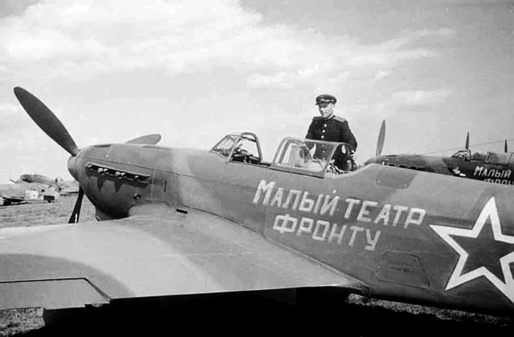 Як-9Л эскадрильи “Малый театр фронту” 909 ИАП