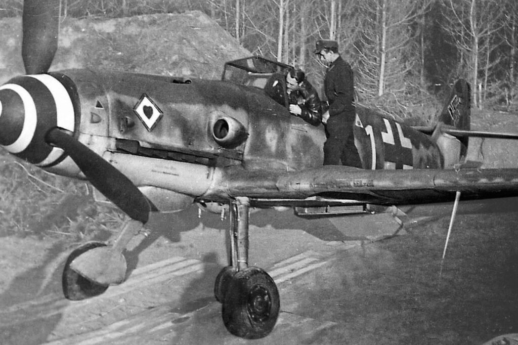 Messerschmitt Bf-109K-4 W.Nr 330204 Franz Menzel 9./JG77 Neuruppin Германия ноябрь 1944 года