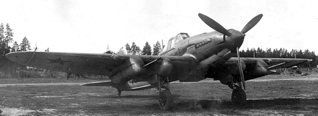 Штурмовик Ил-2 №1861704 с пушками Ш-37 на испытаниях на НИП АВ ВВС, август 1942 года