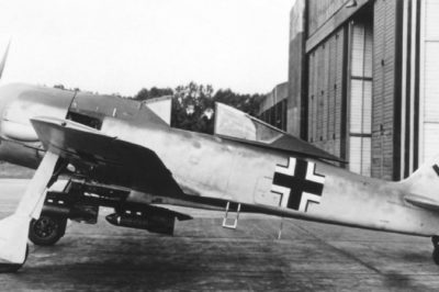 Focke-Wulf Fw.190 A-3 W.Nr 447 с адаптером ER-4 для бомбодержателя ETC 501 и четырех бомб SC50