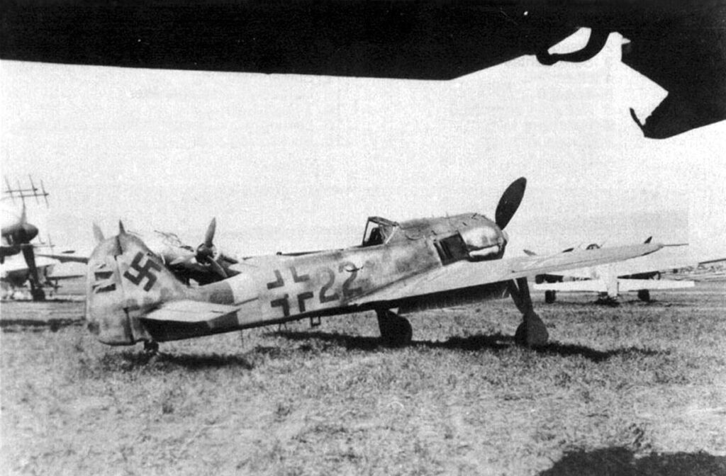 Focke-Wulf Fw.190 A-9 W.Nr 490044 "Красная 22" 6./JG301 Bad Langensalza, Германия, май 1945 года