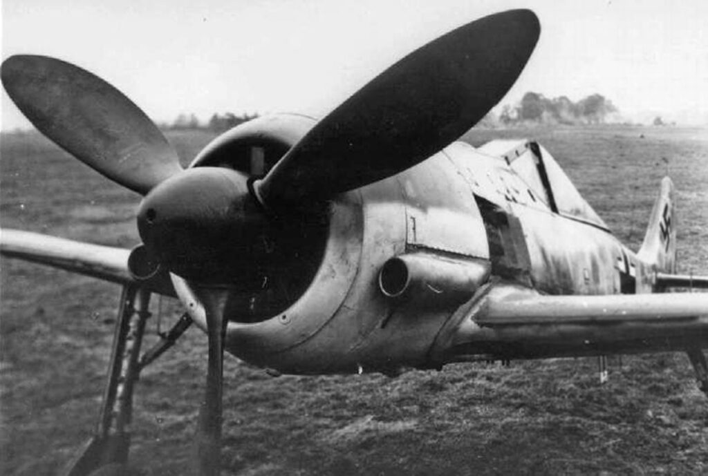 Focke-Wulf Fw.190 V34 с двигателем BMW 801F