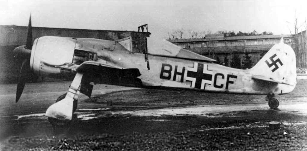 Focke-Wulf Fw.190 W.Nr 816 V35 BH+CF второй прототип Fw.190 A-9 с двигателем BMW-801F