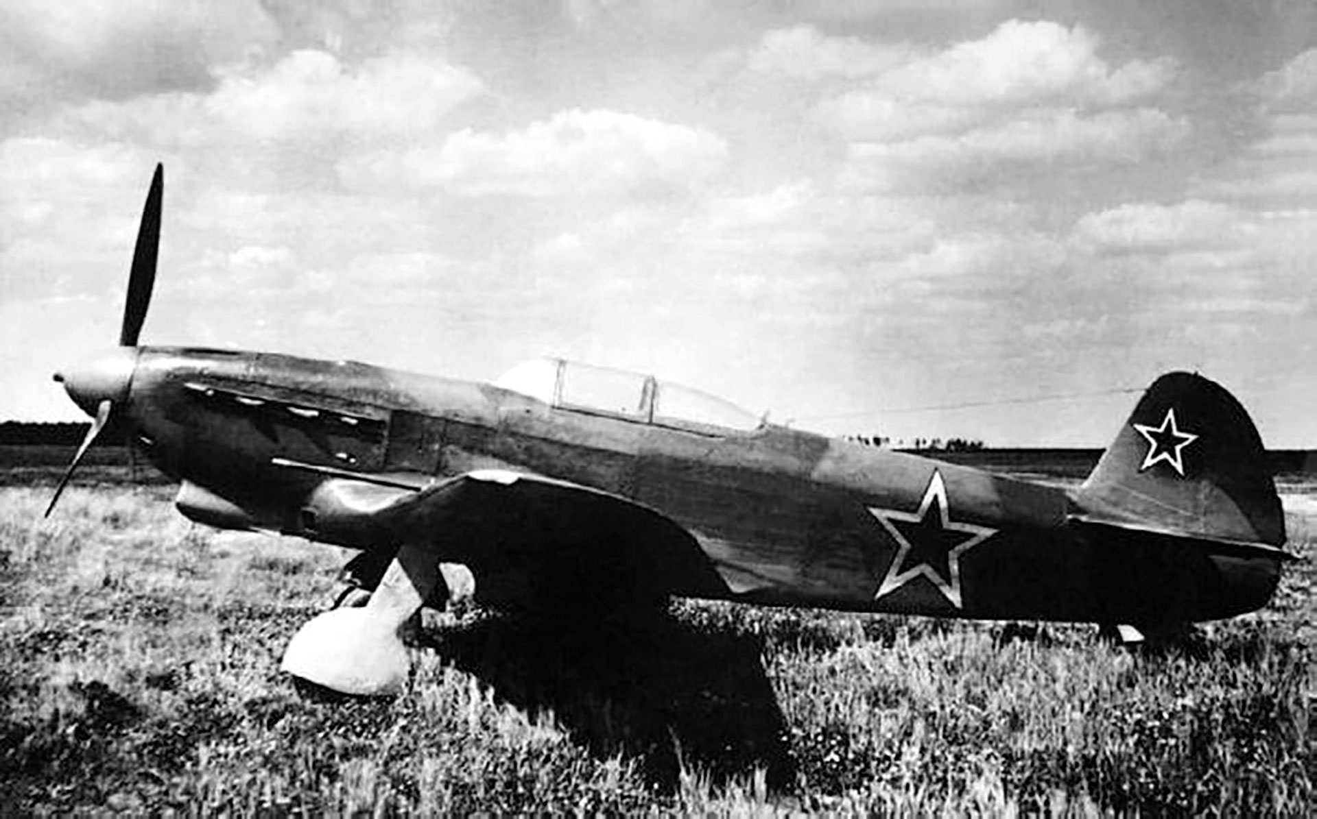 Истребитель-бомбардировщик Як-9Л