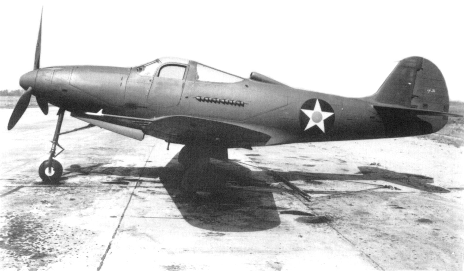 Bell P-39D Airacobra с номером 43 на хвосте