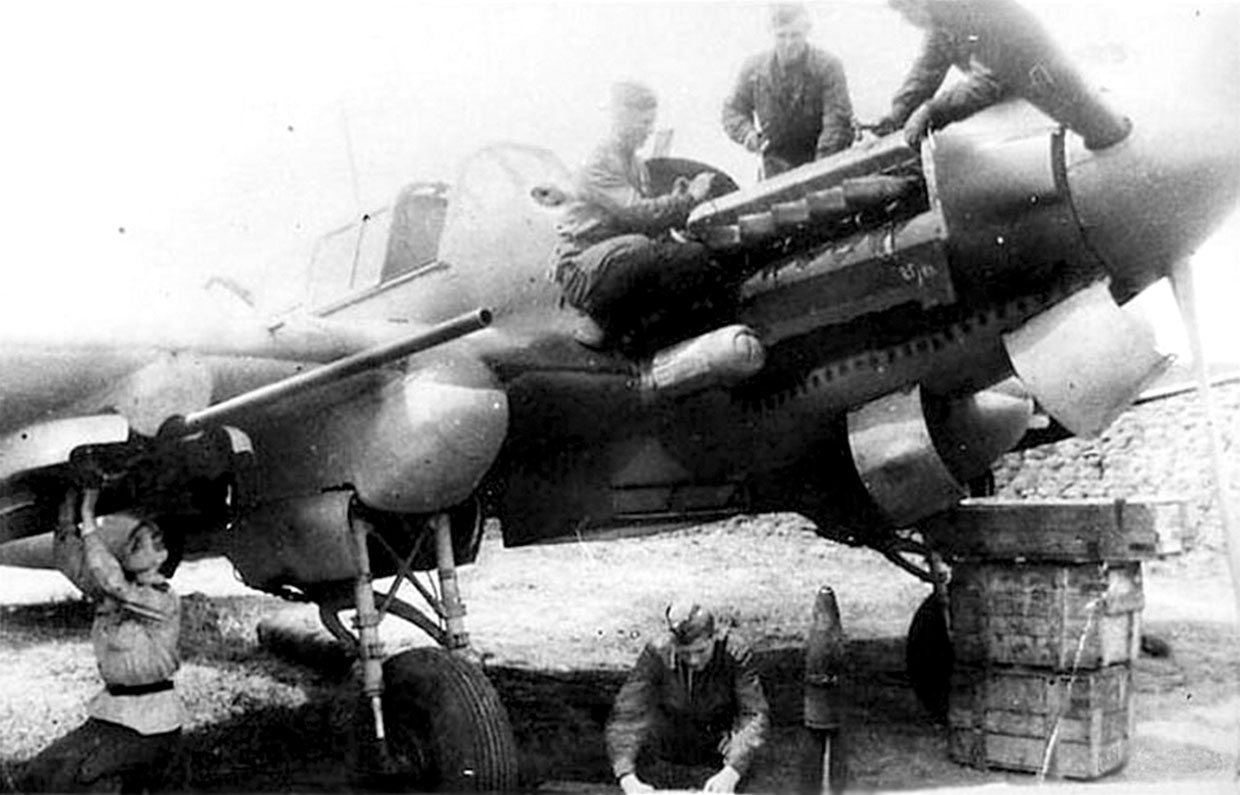 Обслуживание двигателя и пушек Ил-2 НС-37