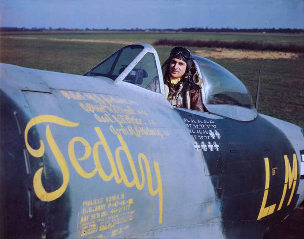 Maj. Mike Jackson в кабине Republic P-47M Thunderbolt "Teddy", 62FS 56FG