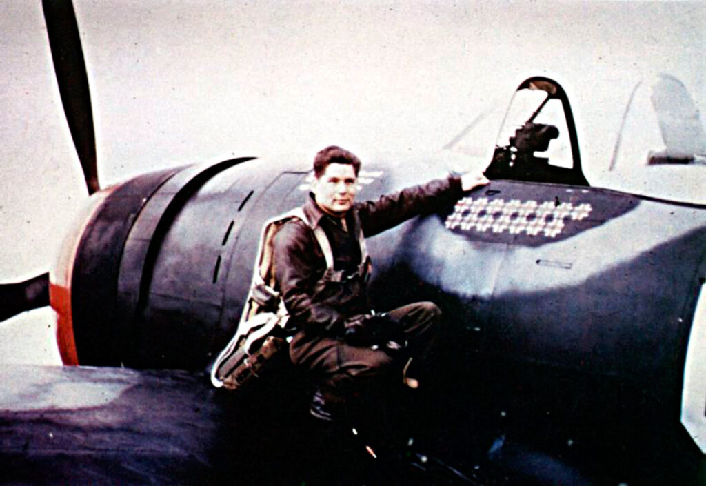 Maj. George E. Bostwick и его Republic P-47M Thunderbolt s/n 44-21112 "Ugly Duckling" 63FS 56FG